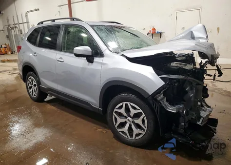 2023 Subaru Forester Premium z USA, uszkodzony, nr VIN JF2SKAEC7PH415695